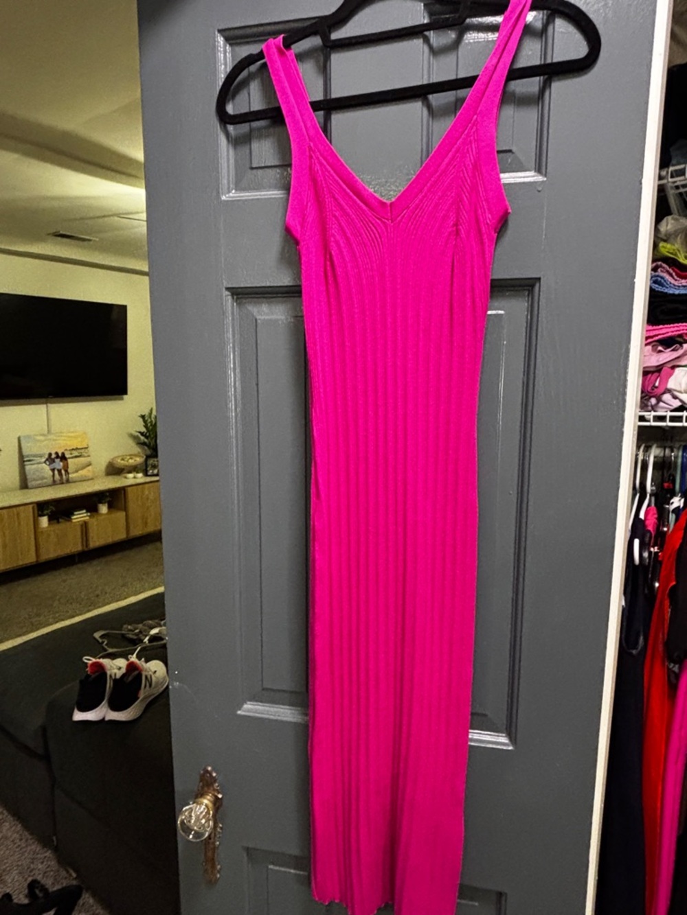Olive & Oak Ribbed V-Neck Midi Dress in Hot Pink